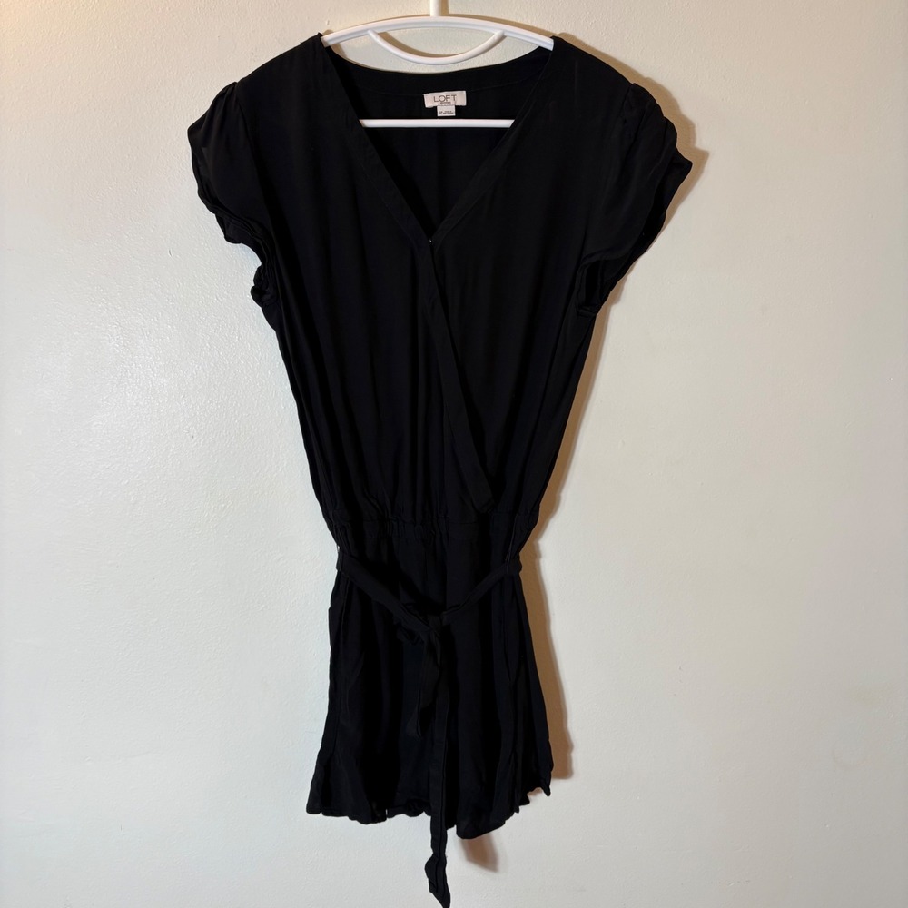 LOFT Black Rayon Surplice V-Neck Cap Sleeve Tie Waist Romper Size Small Petite